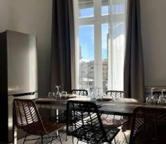 Casa Kuta - Place De La Comedie, *
